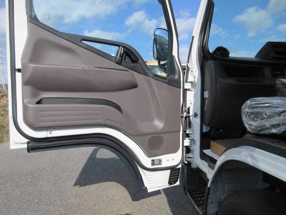 三菱 平ボデー・Wキャブ・シャーシ 小型  2RGーFBAV0 22枚目