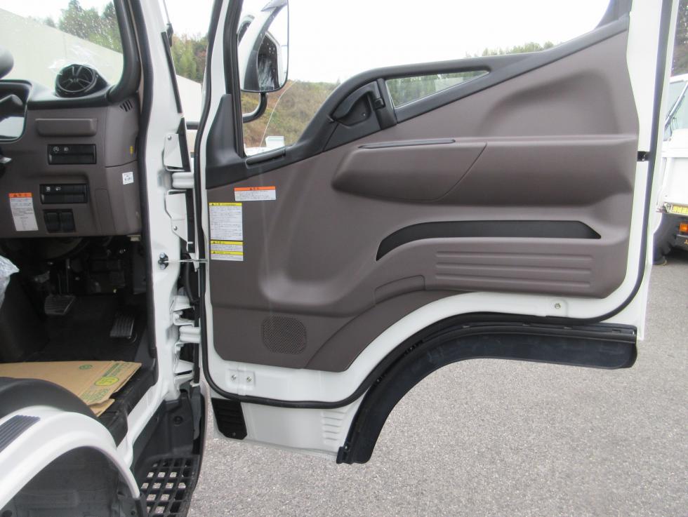 三菱 平ボデー・Wキャブ・シャーシ 小型  2PGーFEB90 8枚目