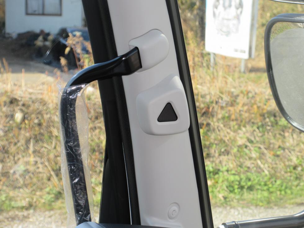 三菱 平ボデー・Wキャブ・シャーシ 中型  2KGーFK65F 16枚目