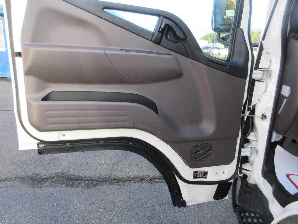 三菱 平ボデー・Wキャブ・シャーシ 小型  2RGーFBAV0 22枚目