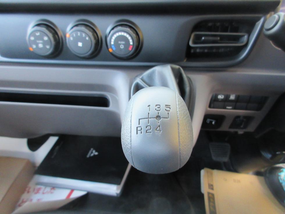 三菱 平ボデー・Wキャブ・シャーシ 小型  2RGーFBAV0 14枚目