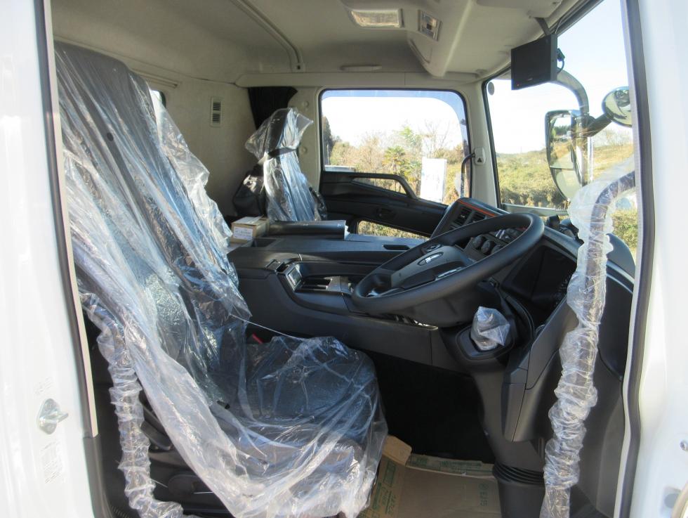 三菱 クレーン付 大型  2PGーFU84VZ 7枚目