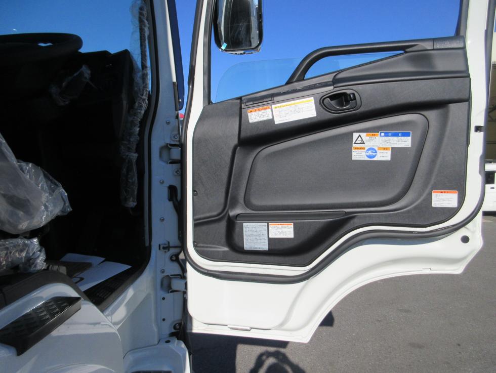 三菱 クレーン付 大型  2PGーFU84VZ 8枚目