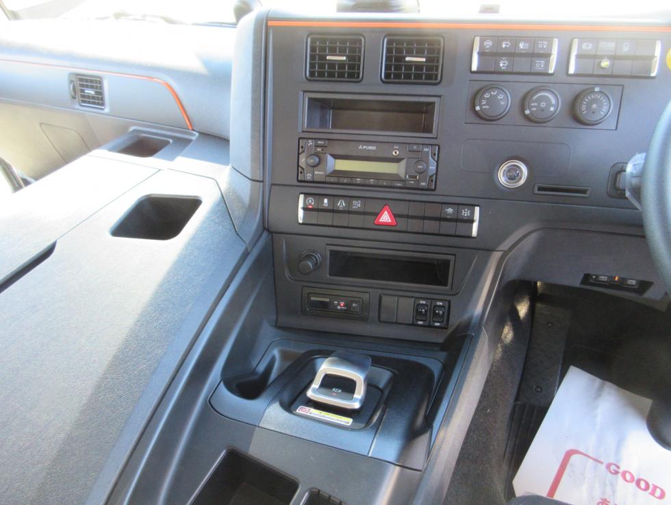 三菱 クレーン付 大型  2PGーFU84VZ 12枚目